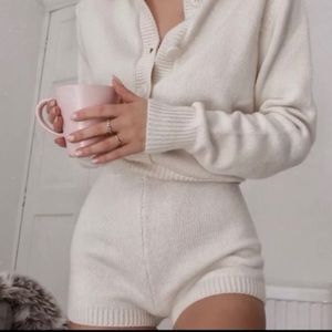 Zara Limited Edition Knit Sweater Jumpsuit in Ecru Cream. Size: L.